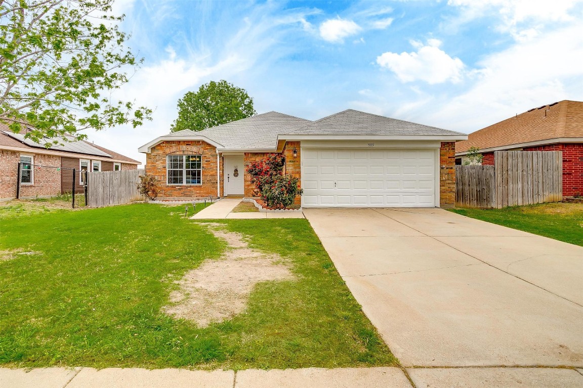 909 Mckavett Drive Burleson TX 76028