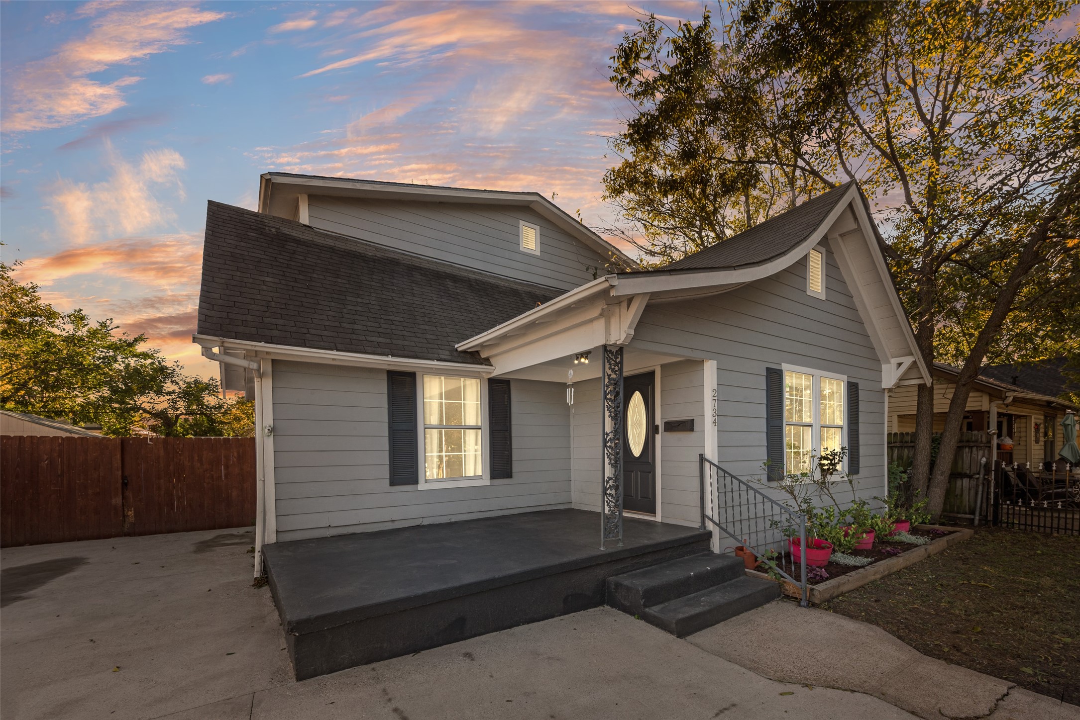 2734 Wilton Avenue Dallas TX 75211