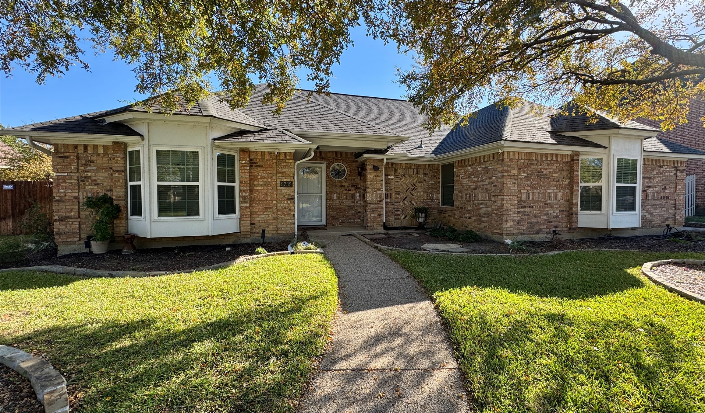 2732 Woodbridge Drive Hurst TX 76054
