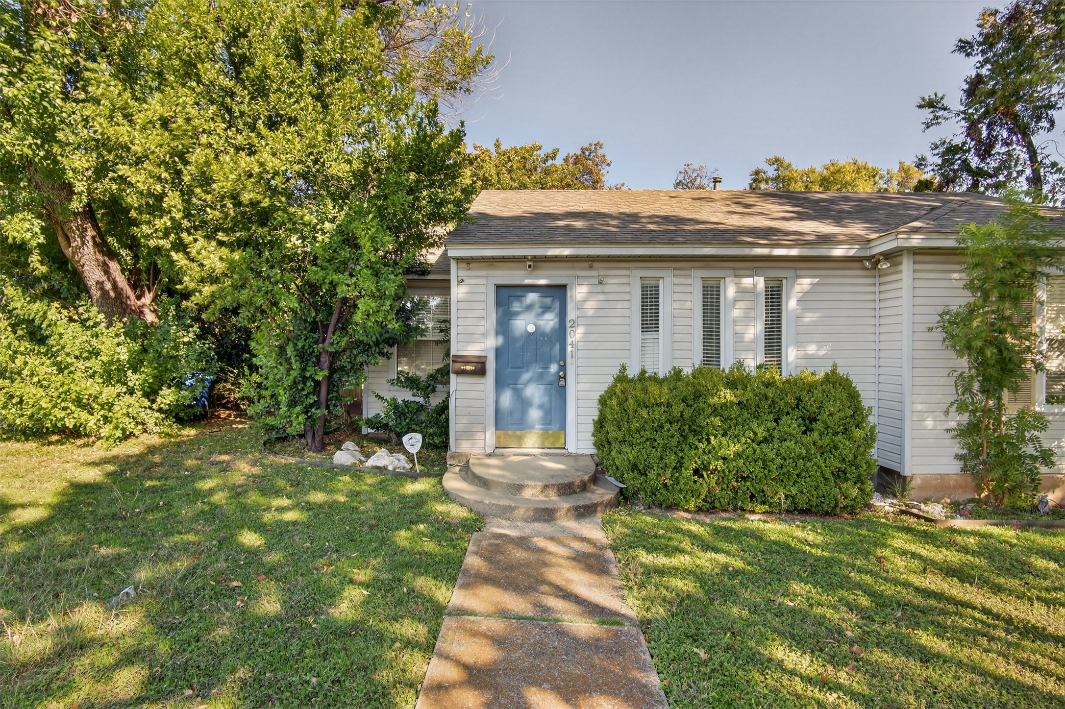 2041 W Colorado Boulevard Dallas TX 75208
