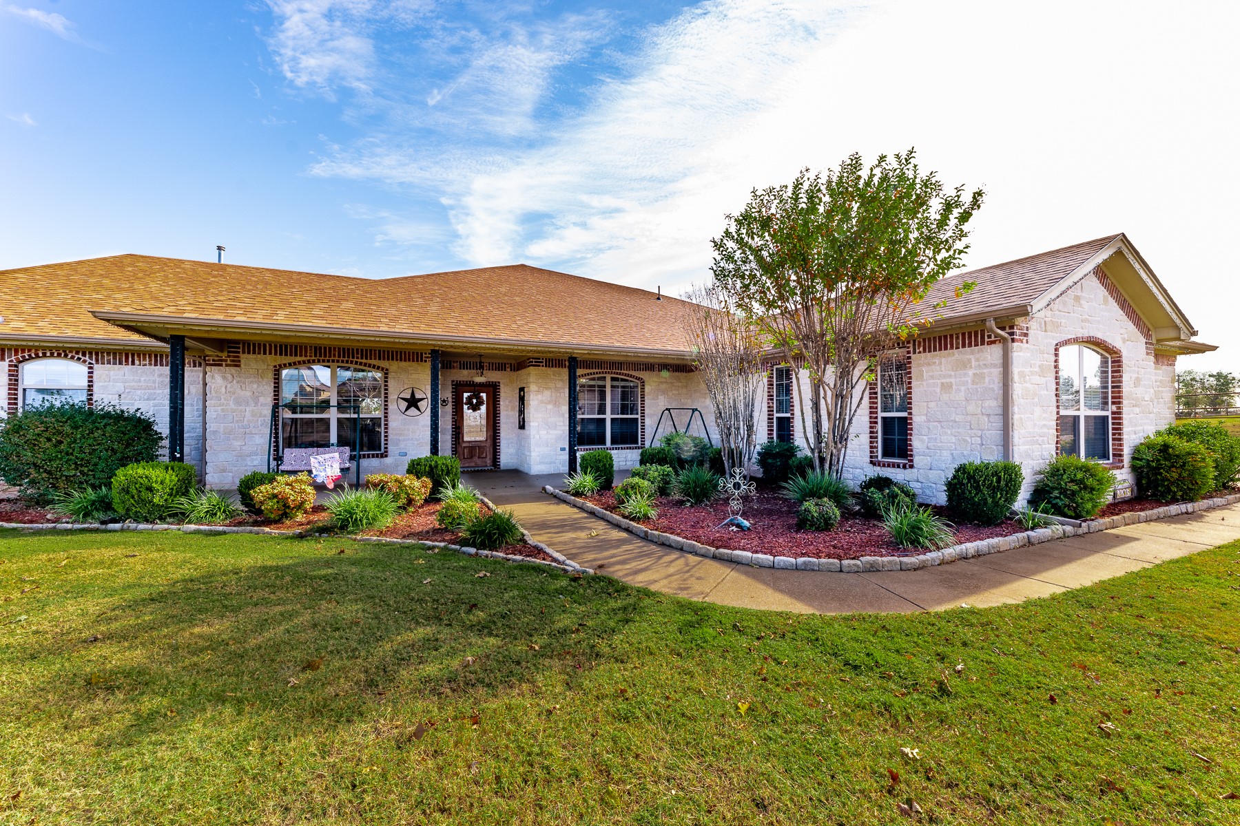 2205 Summerlin Court Granbury TX 76048