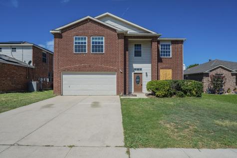 1112 Roundhouse Drive Saginaw TX 76131