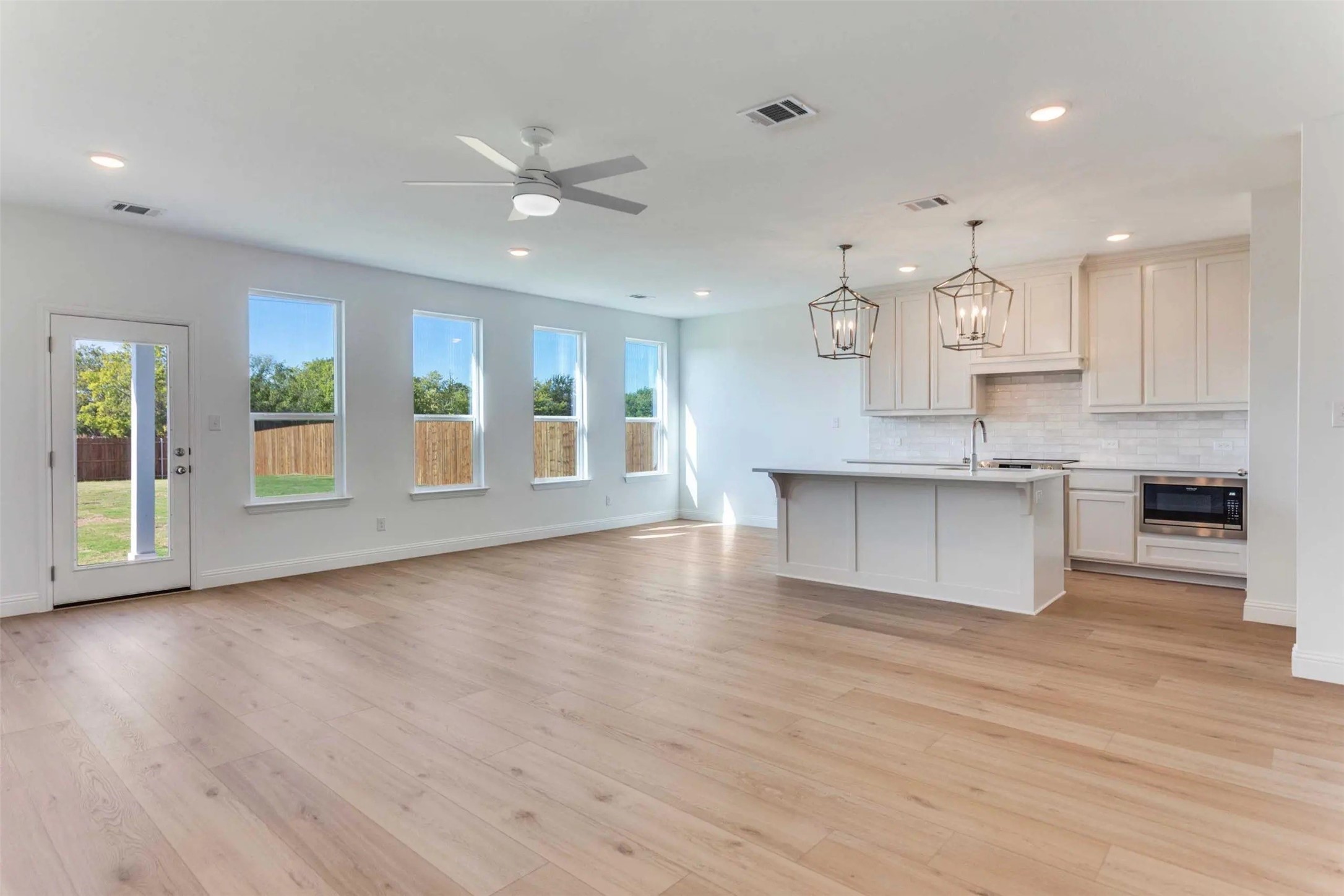 2712 Glasgow Way Denton TX 76207