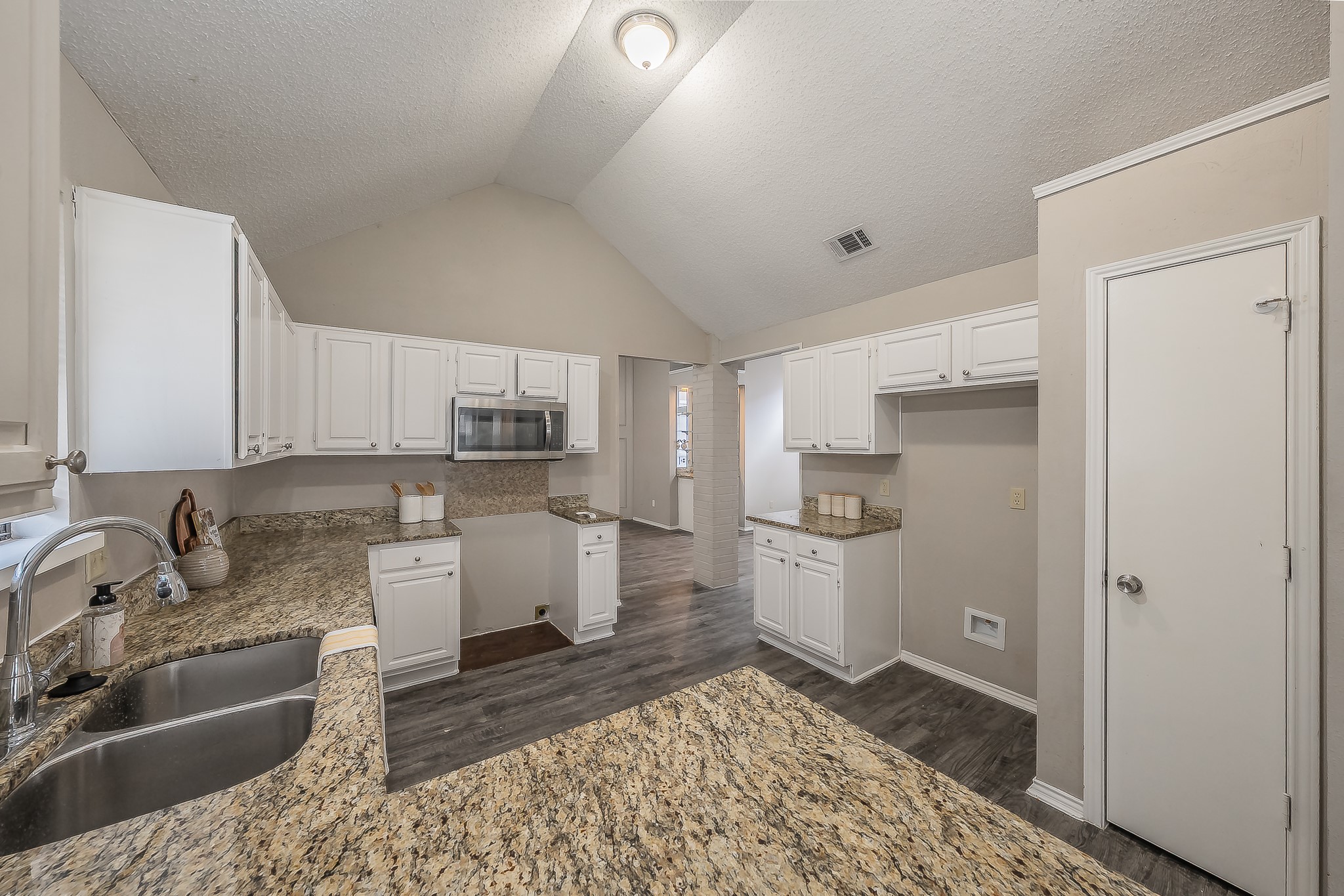 724 Ashbrook Drive Desoto TX 75115