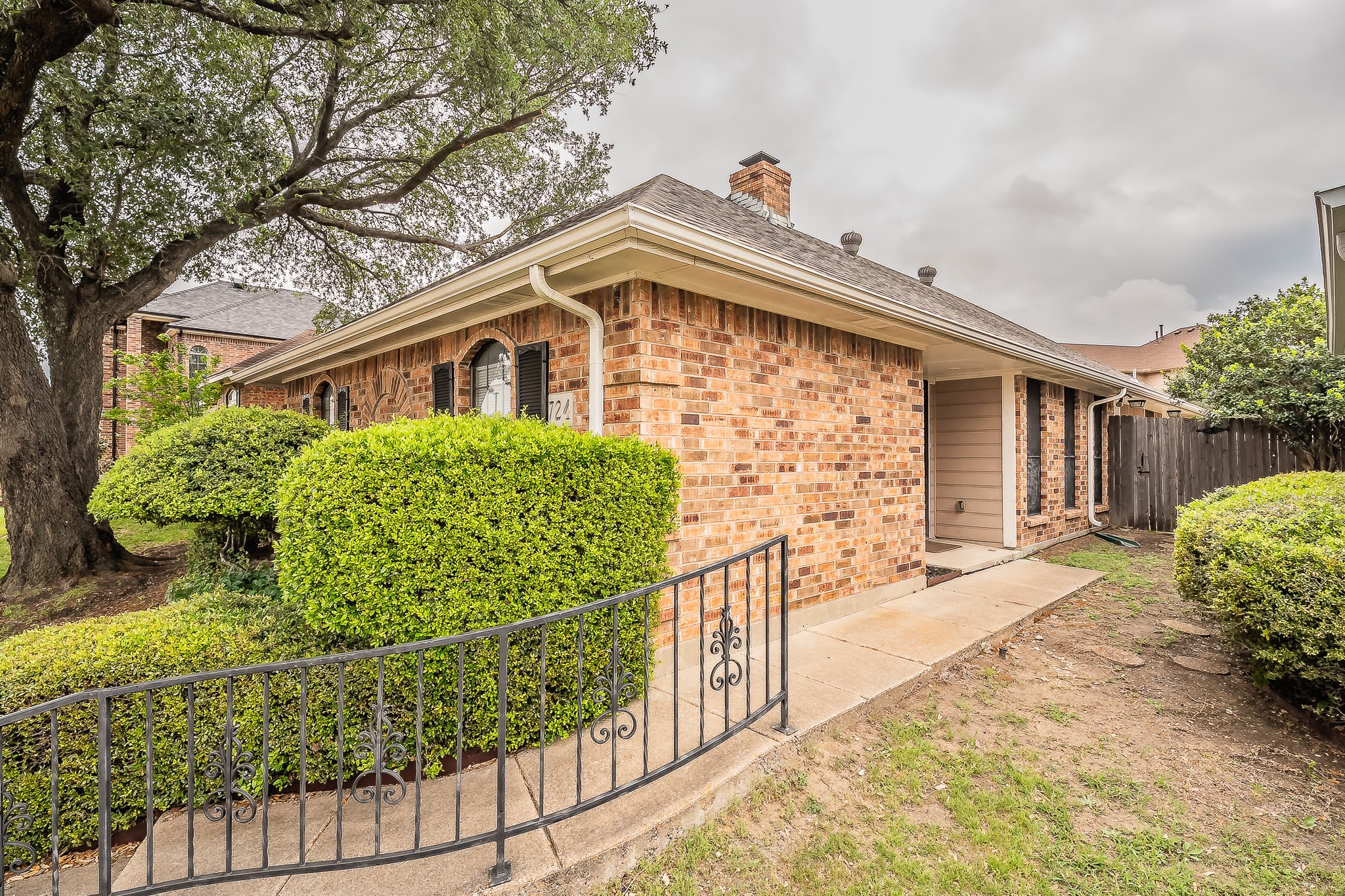 724 Ashbrook Drive Desoto TX 75115
