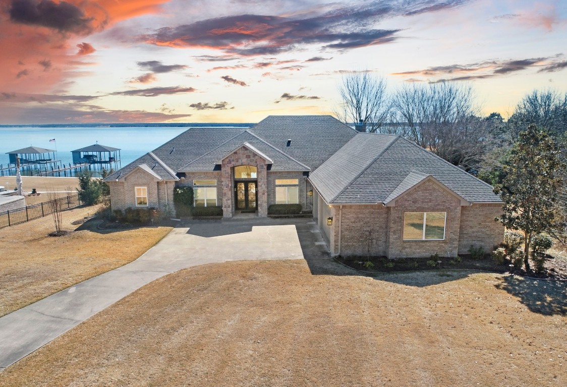 1006 The Shores Drive Corsicana TX 75109