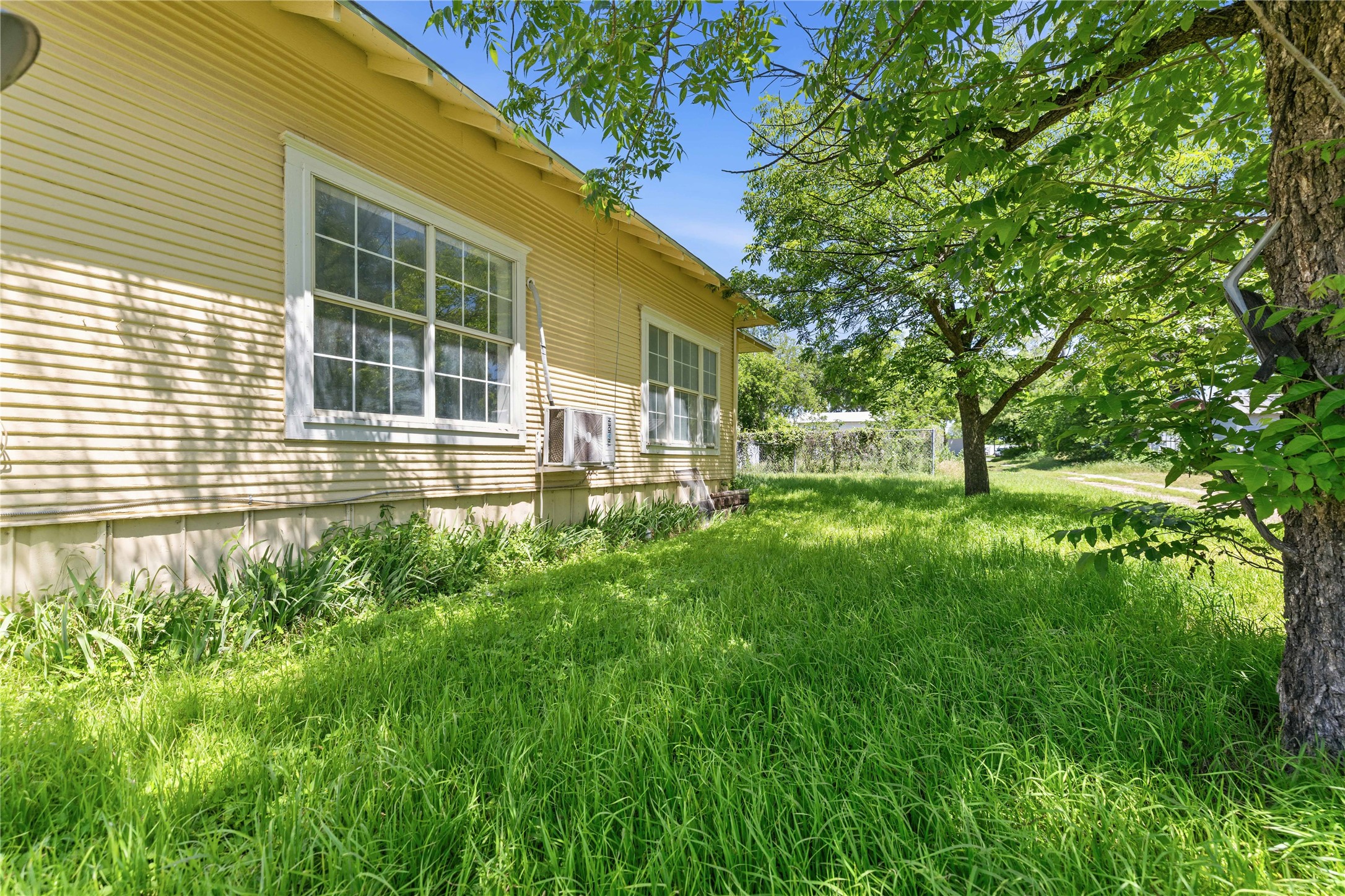 102 E Fitzgerald Street Bangs TX 76823