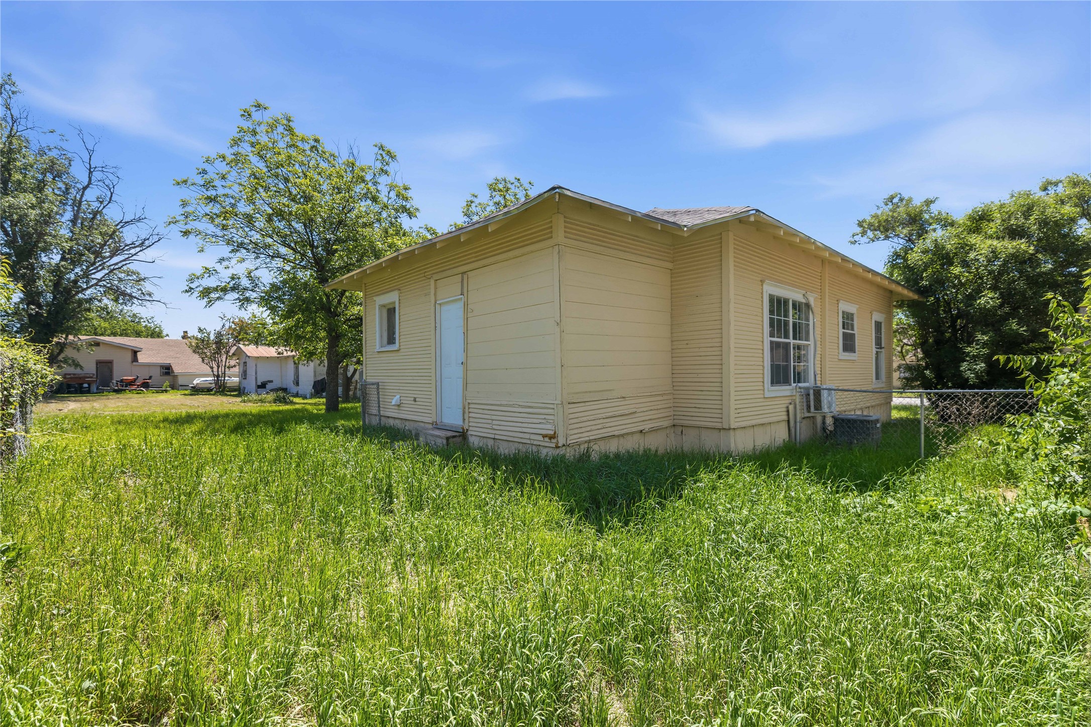 102 E Fitzgerald Street Bangs TX 76823