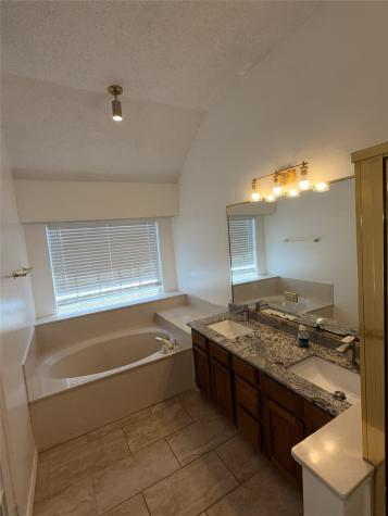 961 Grasswood Court Arlington TX 76017