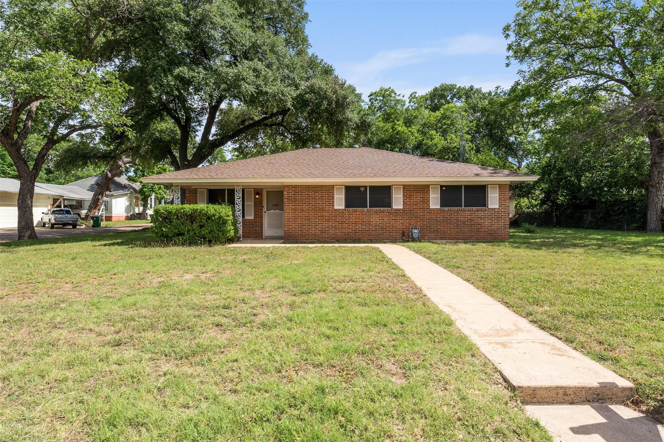 400 E 6th Street Cameron TX 76520