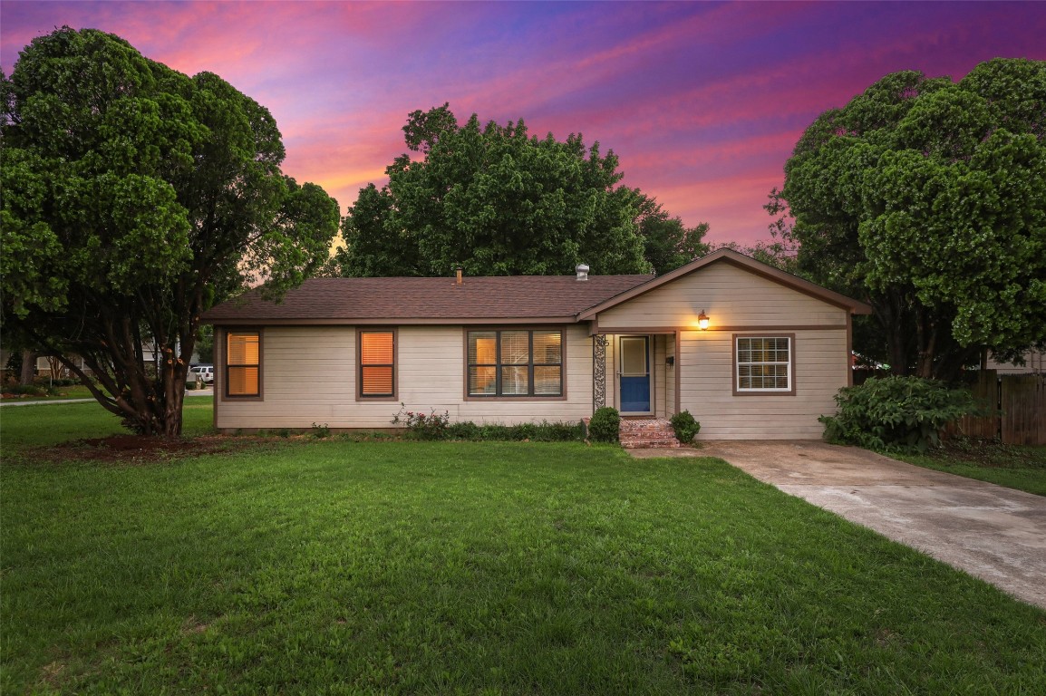 305 N Lucas Drive Grapevine TX 76051