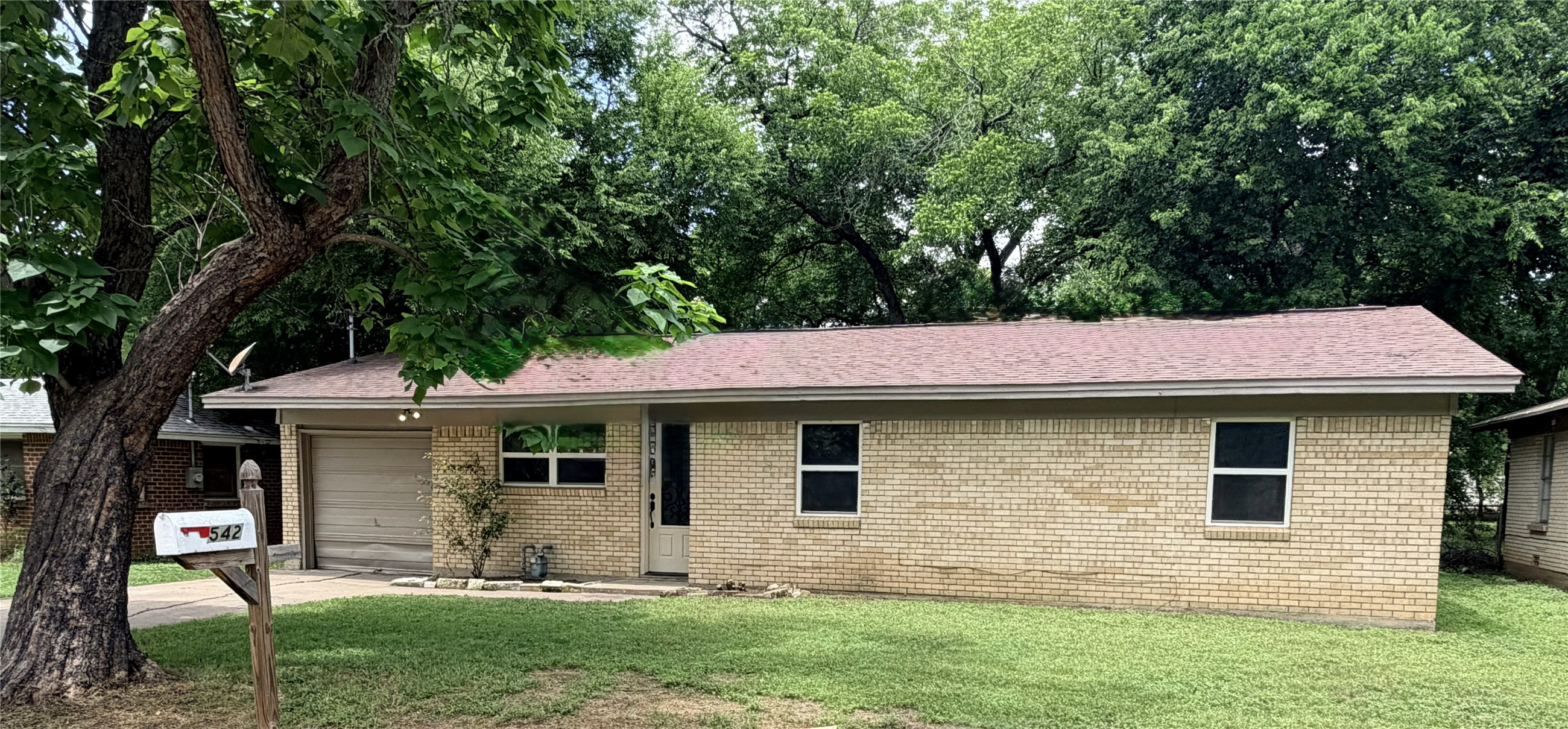 542 W Wilson Street Cleburne TX 76033
