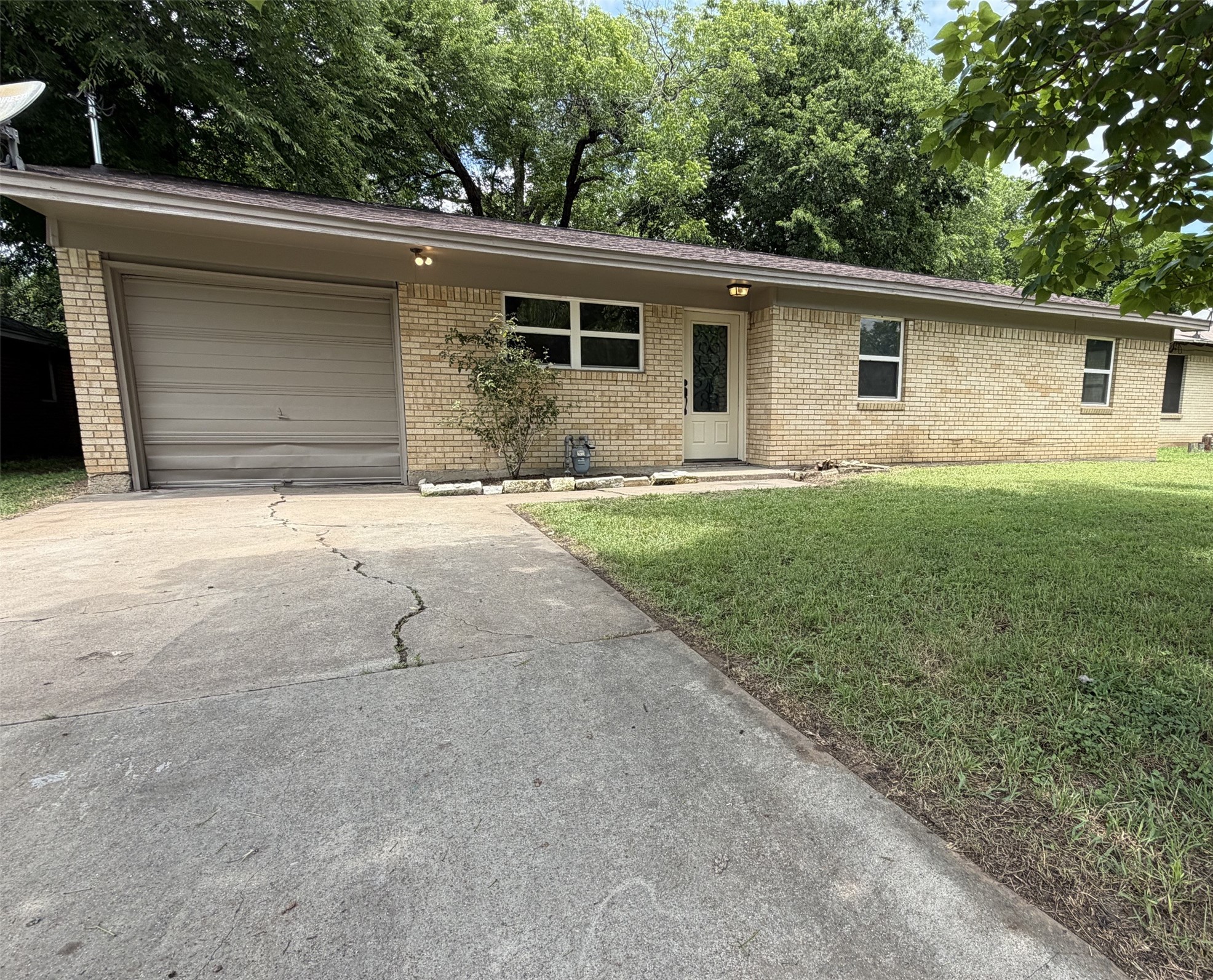 542 W Wilson Street Cleburne TX 76033