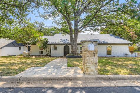 2848 Winterhaven Drive Hurst TX 76054