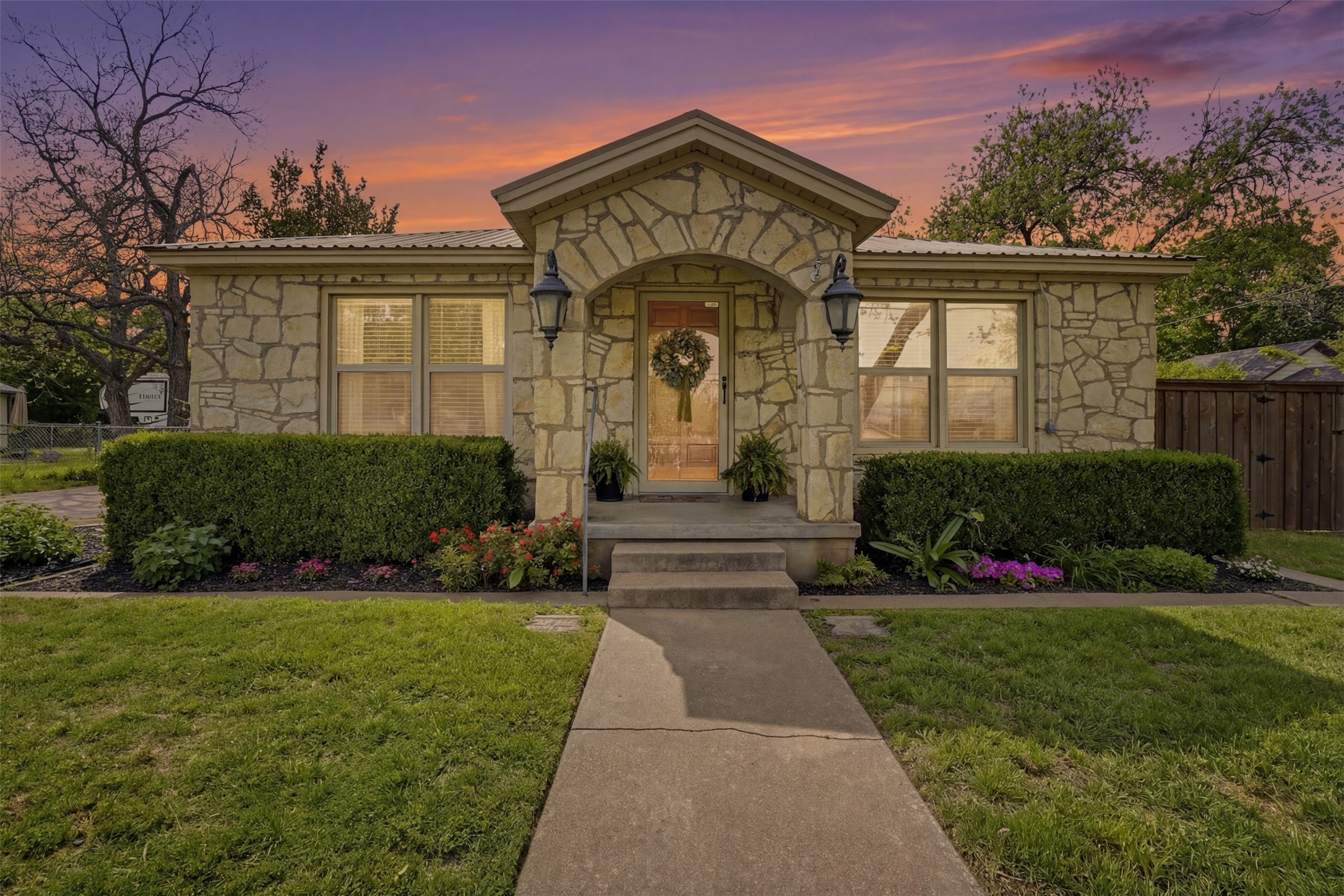 309 N Travis Street Granbury TX 76048