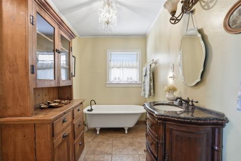 309 N Travis Street Granbury TX 76048