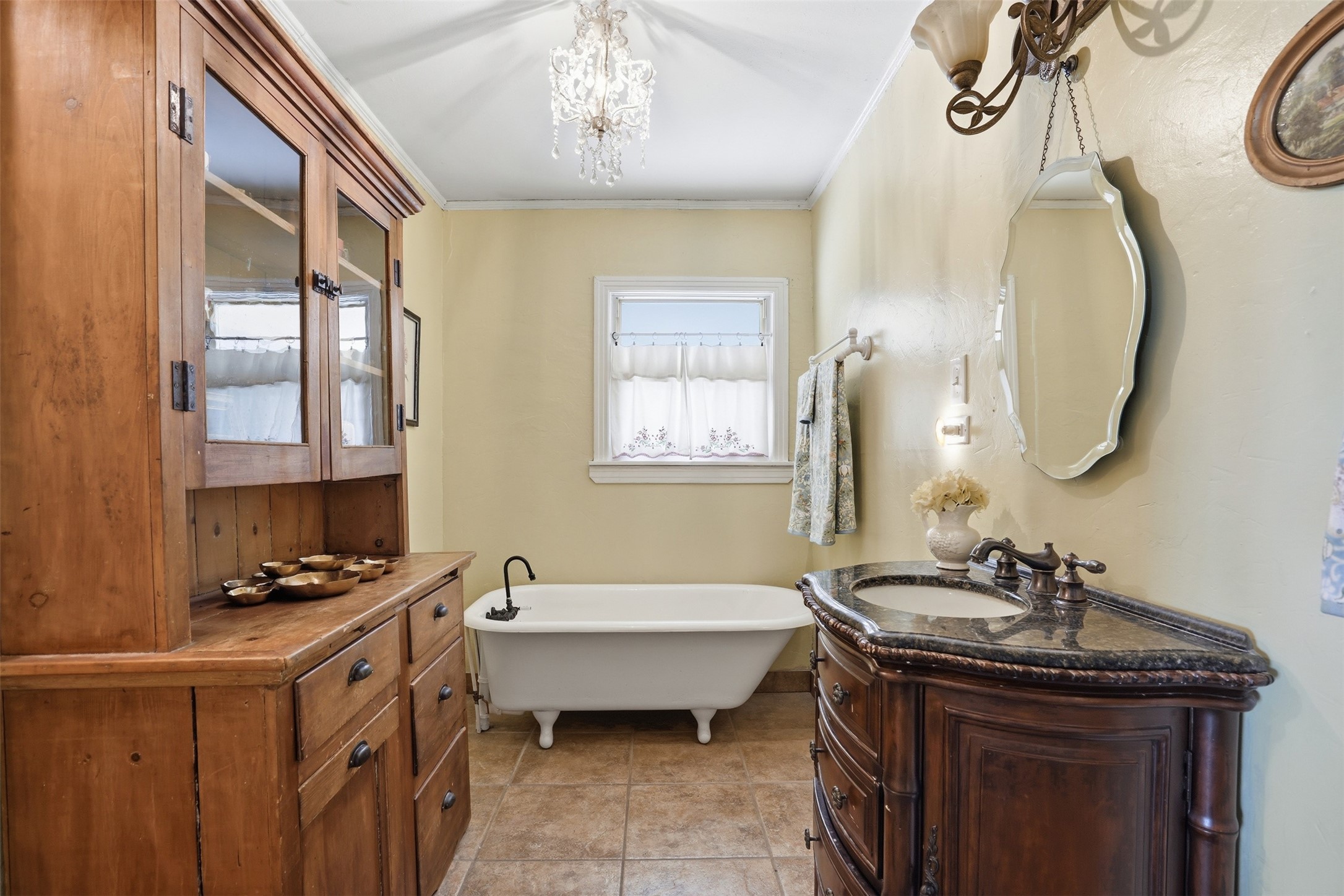 309 N Travis Street Granbury TX 76048