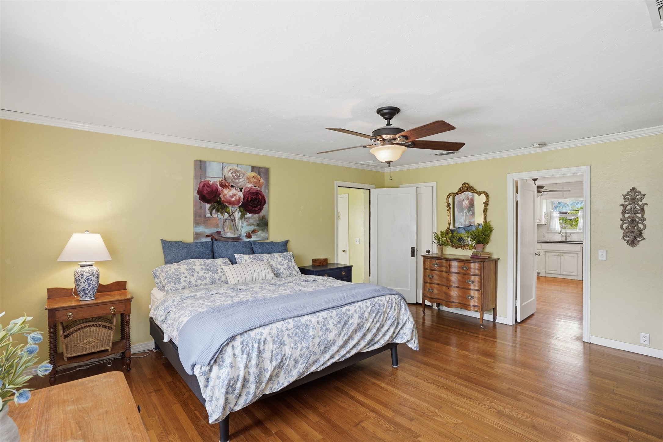 309 N Travis Street Granbury TX 76048