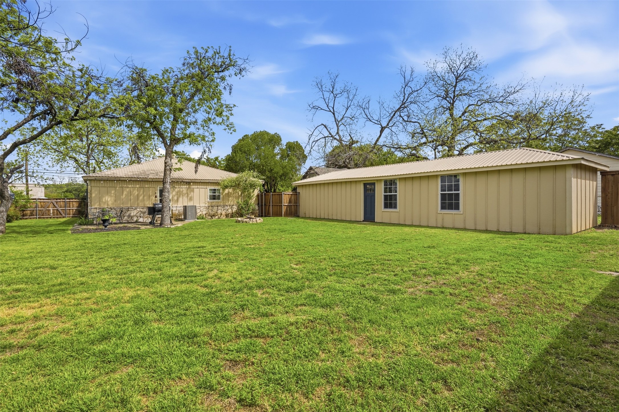 309 N Travis Street Granbury TX 76048