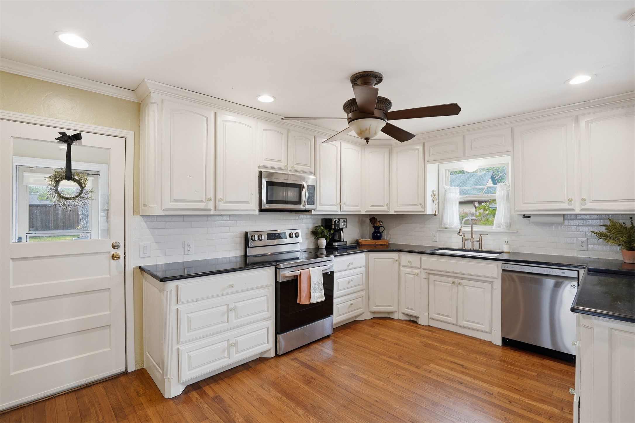 309 N Travis Street Granbury TX 76048