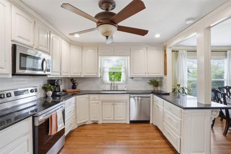 309 N Travis Street Granbury TX 76048