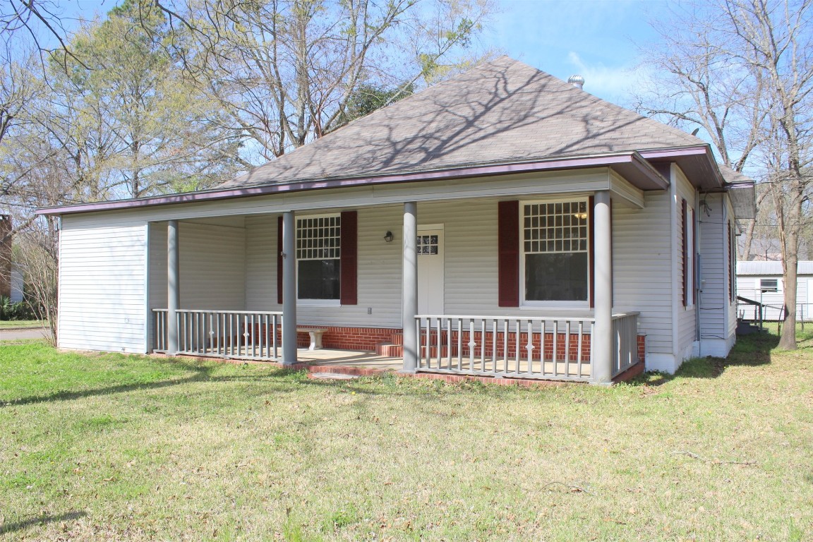208 S Beech Street Winnsboro TX 75494
