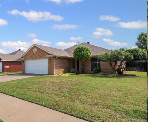 137 Blue Wood Drive Saginaw TX 76179