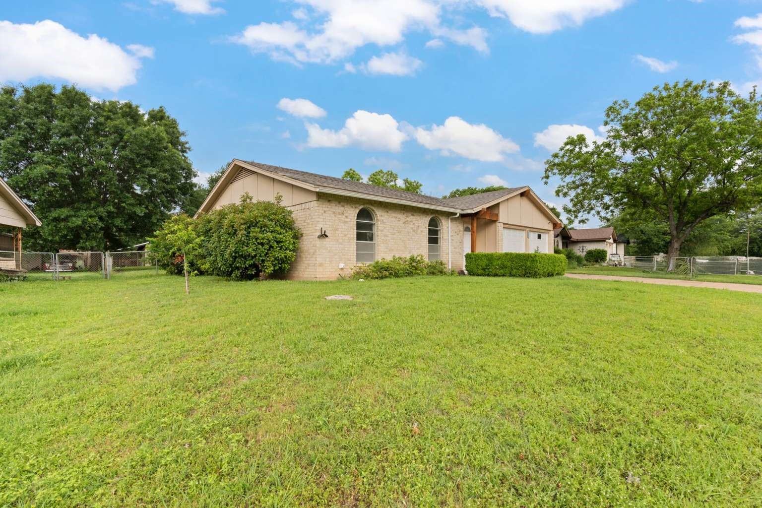 521 NW Ann Lois Lane Burleson TX 76028