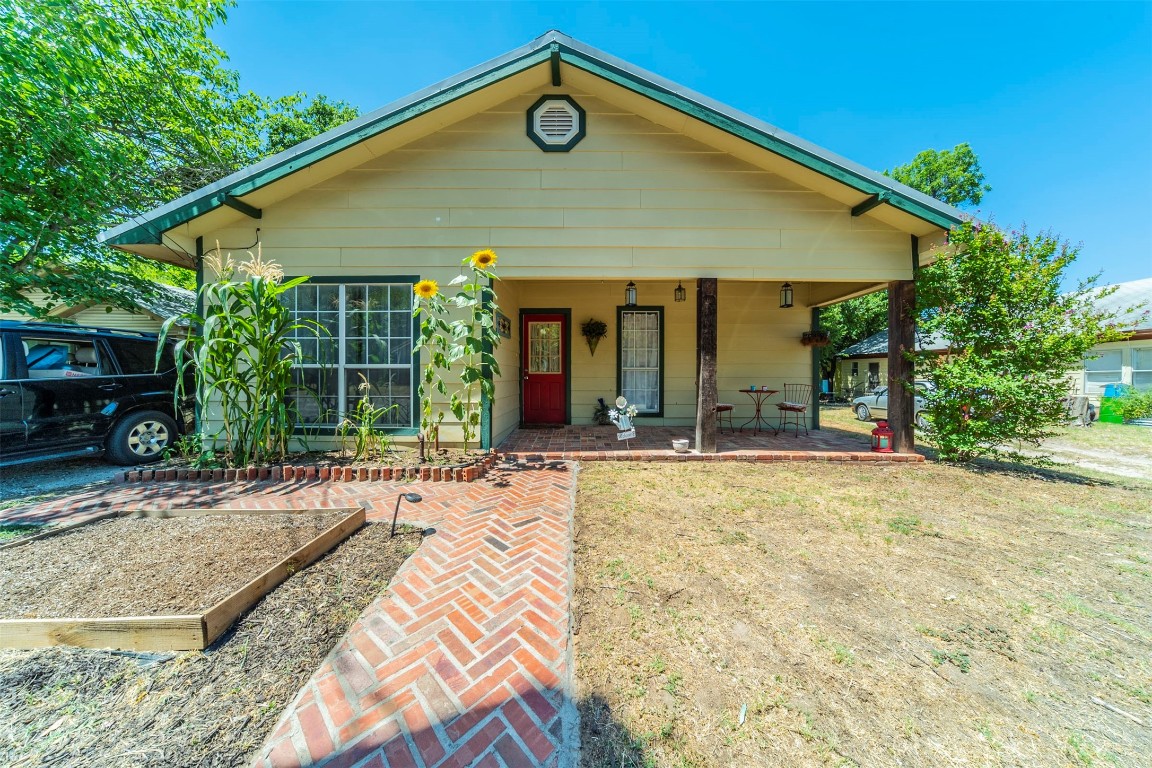 606 W Bridge Street Weatherford TX 76086