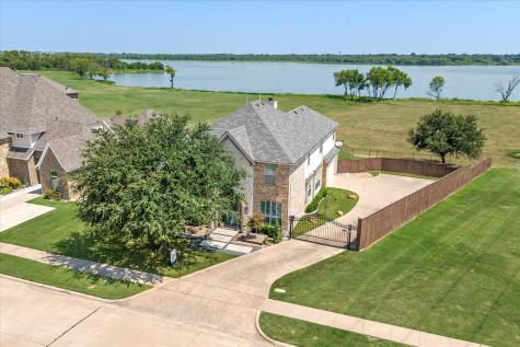 1401 Lakebreeze Drive Garland TX 75043