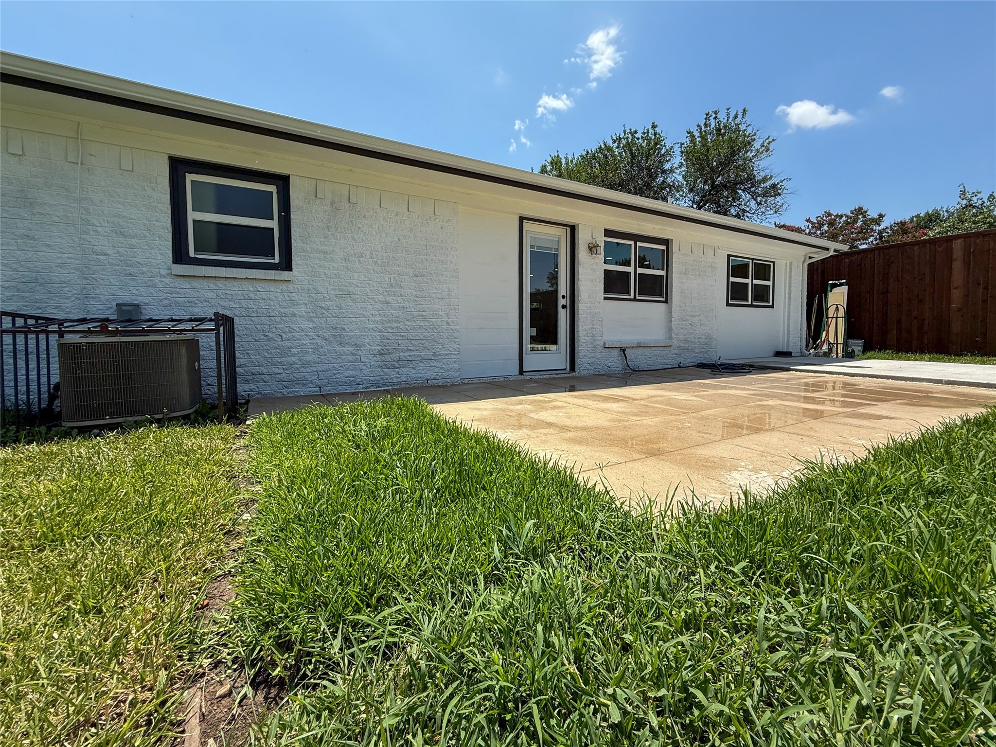 809 Longbeach Drive Garland TX 75043