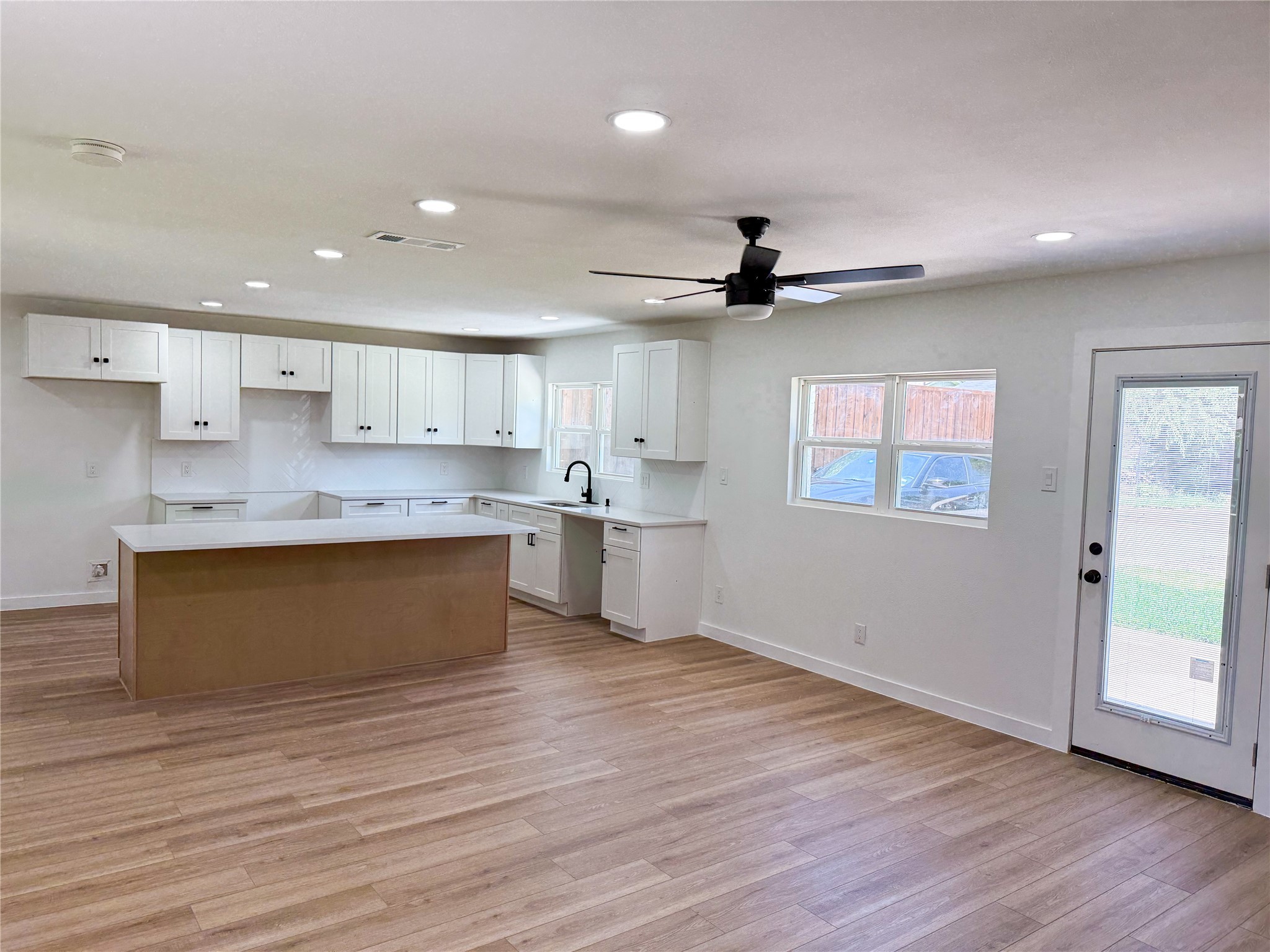 809 Longbeach Drive Garland TX 75043