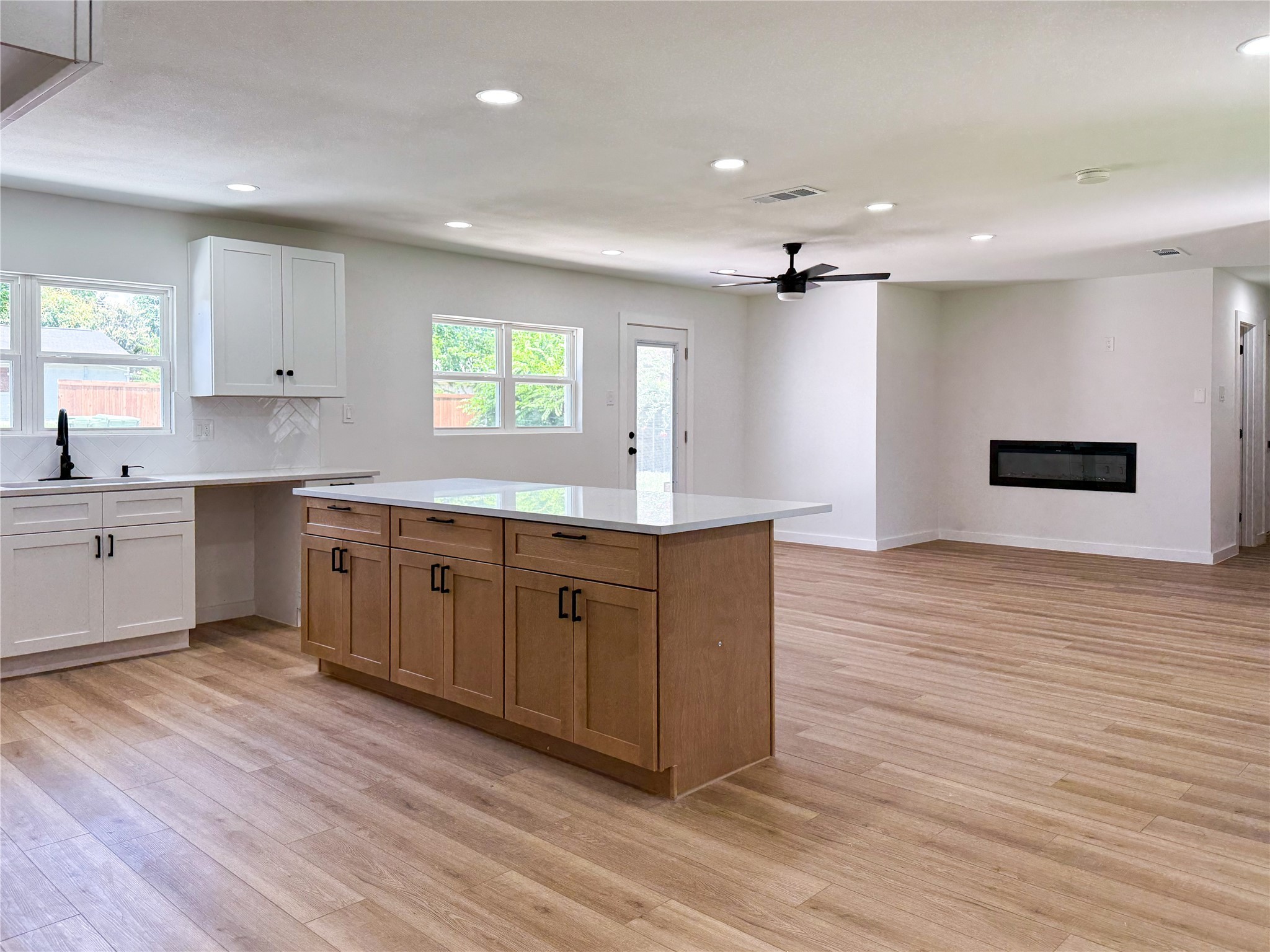 809 Longbeach Drive Garland TX 75043