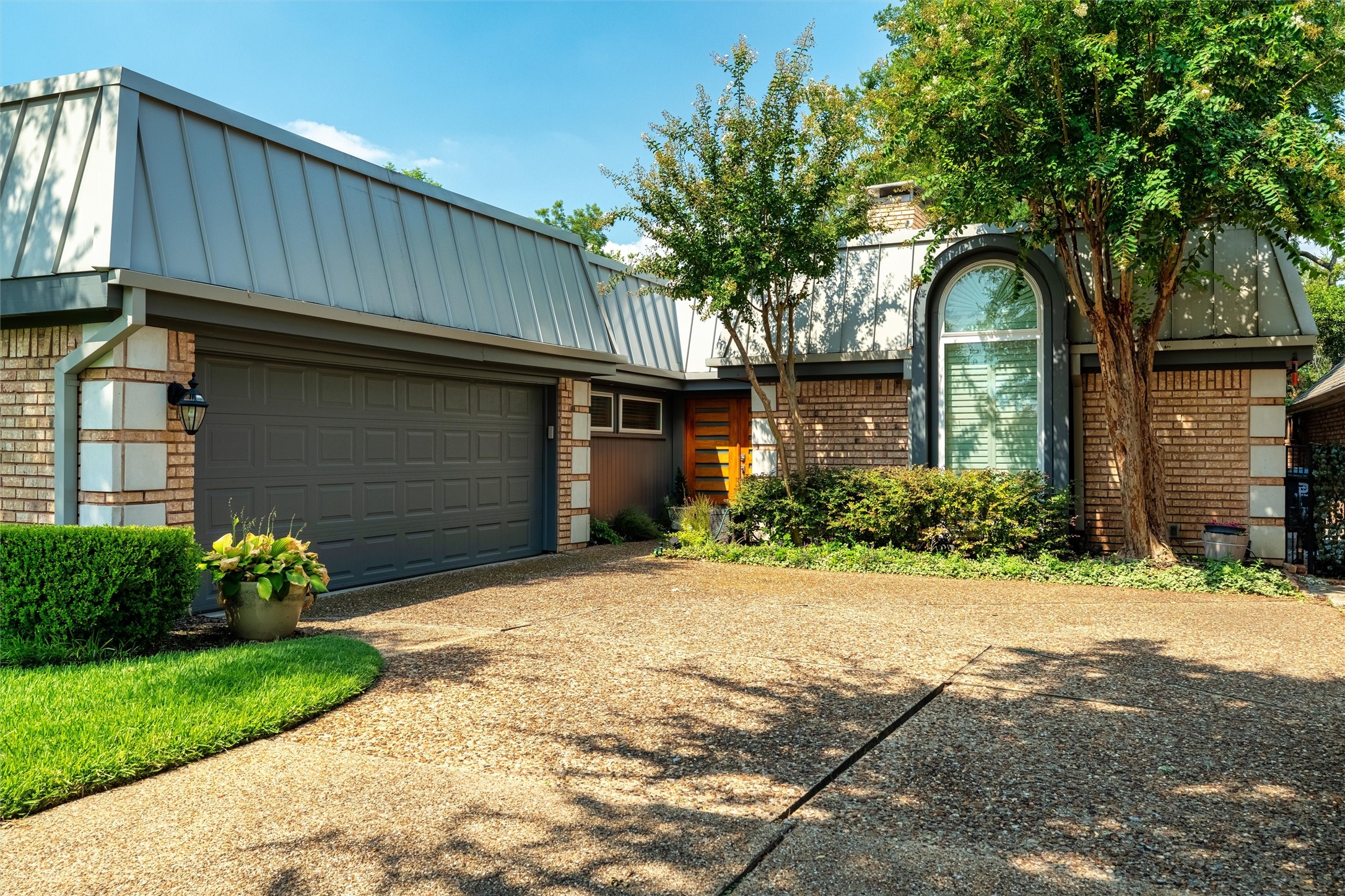 16001 Chalfont Circle Dallas TX 75248