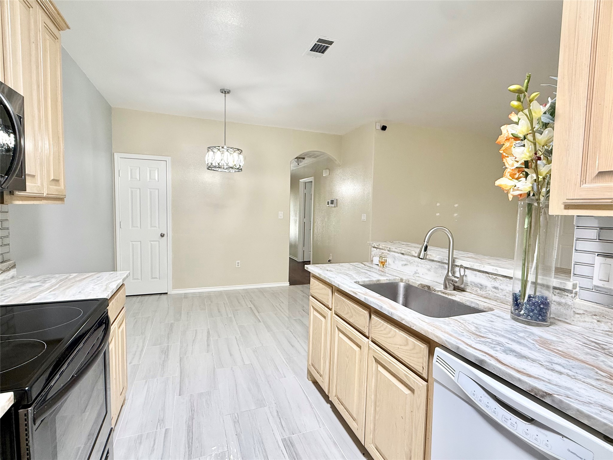 1987 Castle Drive Garland TX 75040