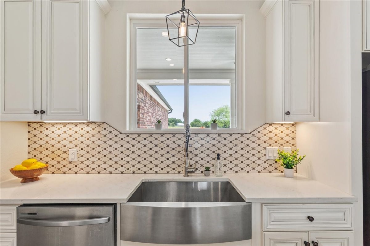 445 W Lcr 424 Groesbeck TX 76642