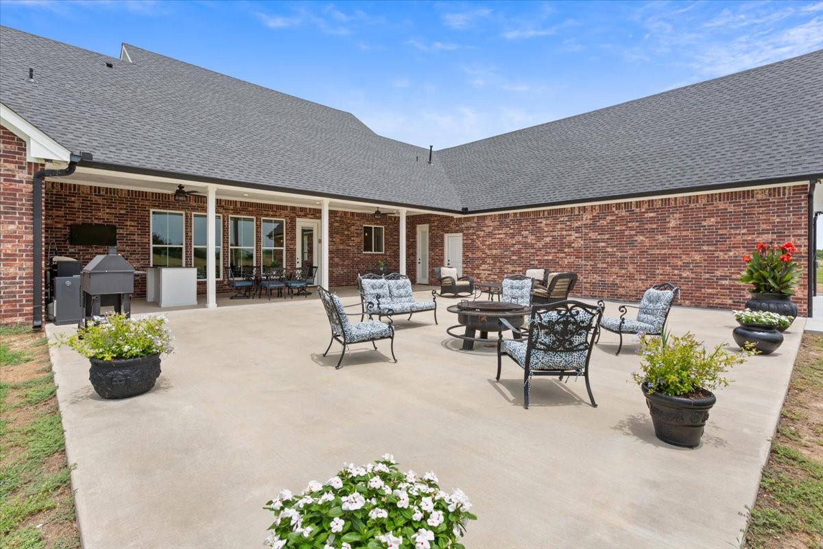 445 W Lcr 424 Groesbeck TX 76642