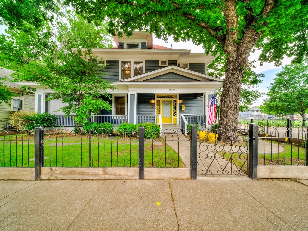 1600 Alston Avenue Fort Worth TX 76104