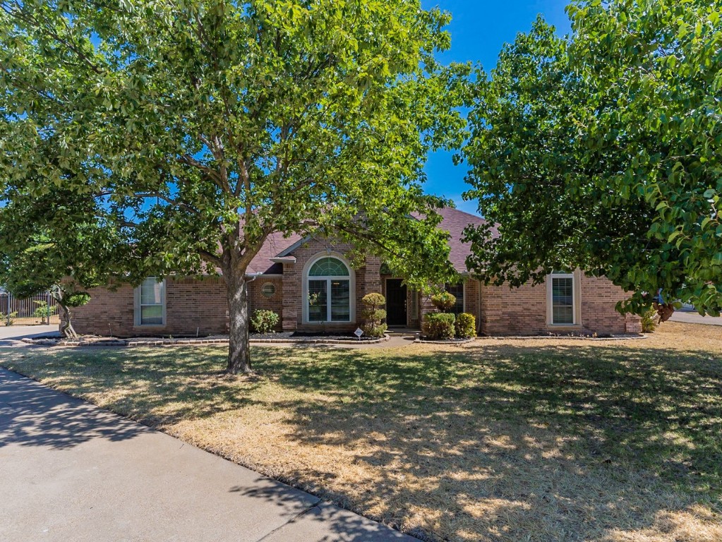 824 Saxon Court Crowley TX 76036