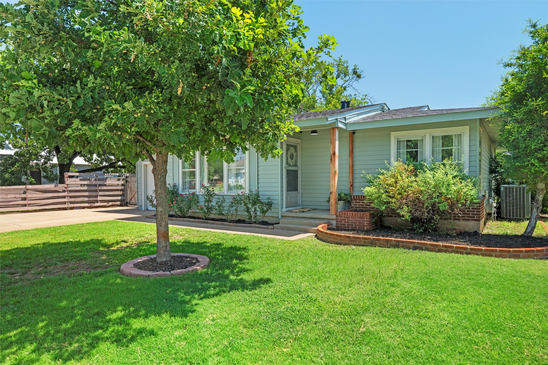 707 Sycamore Street Weatherford TX 76086