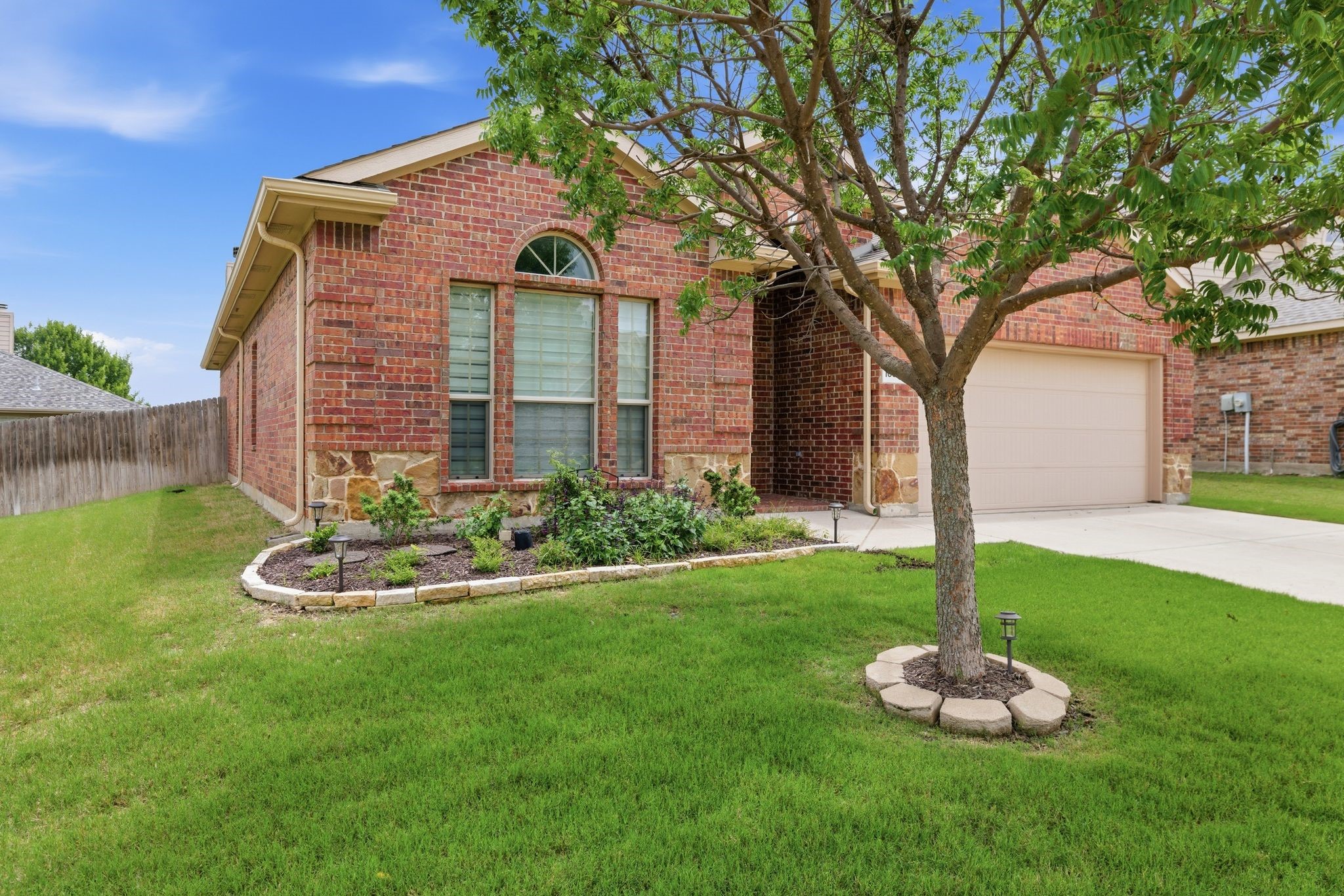 10856 Middleglen Road Fort Worth TX 76052