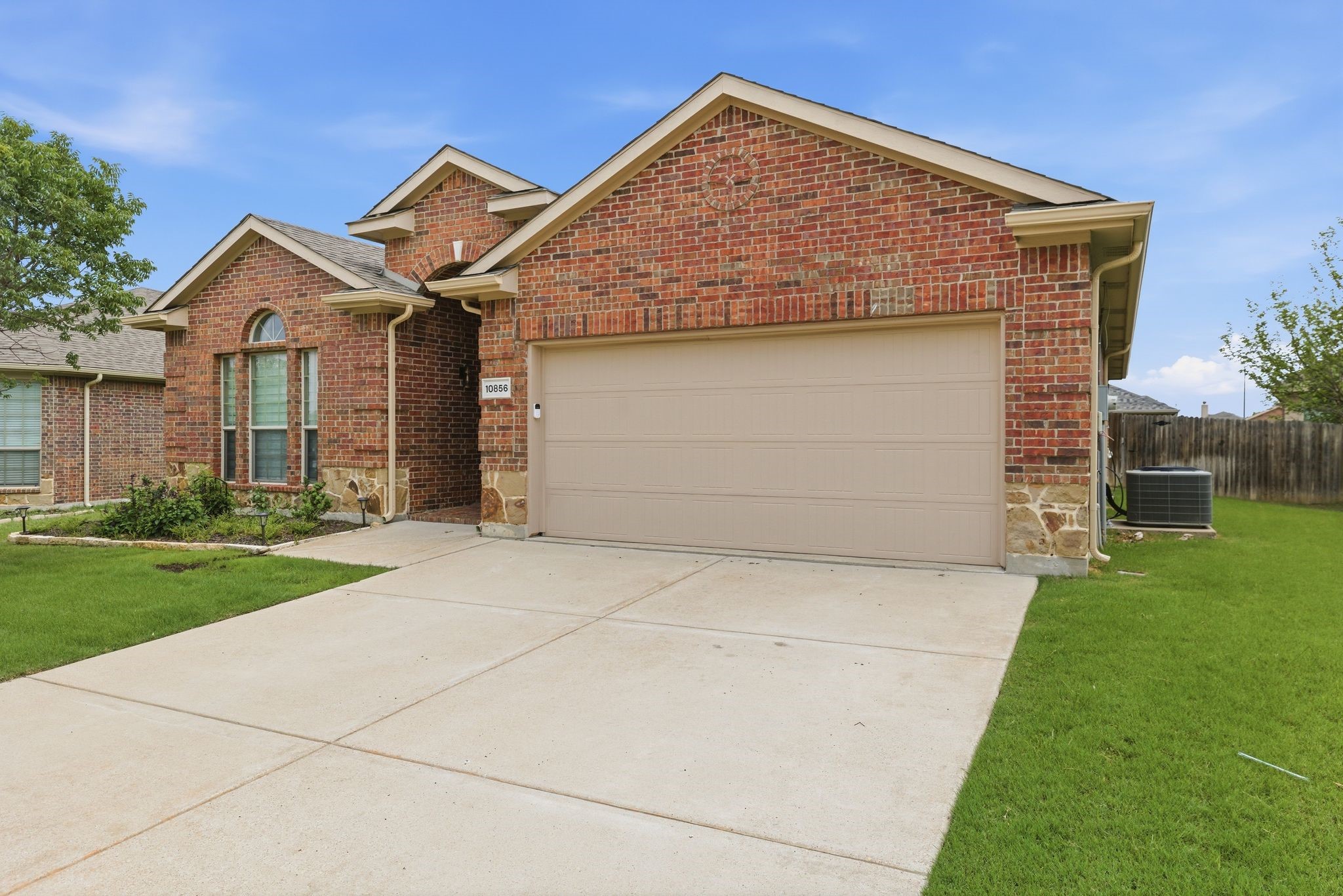10856 Middleglen Road Fort Worth TX 76052