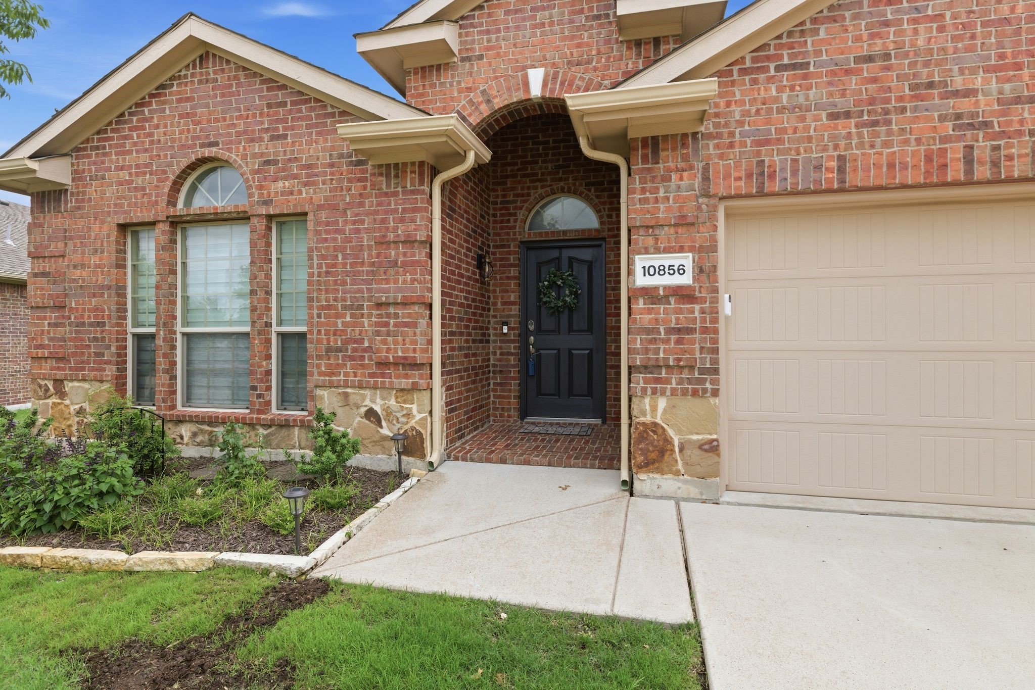 10856 Middleglen Road Fort Worth TX 76052