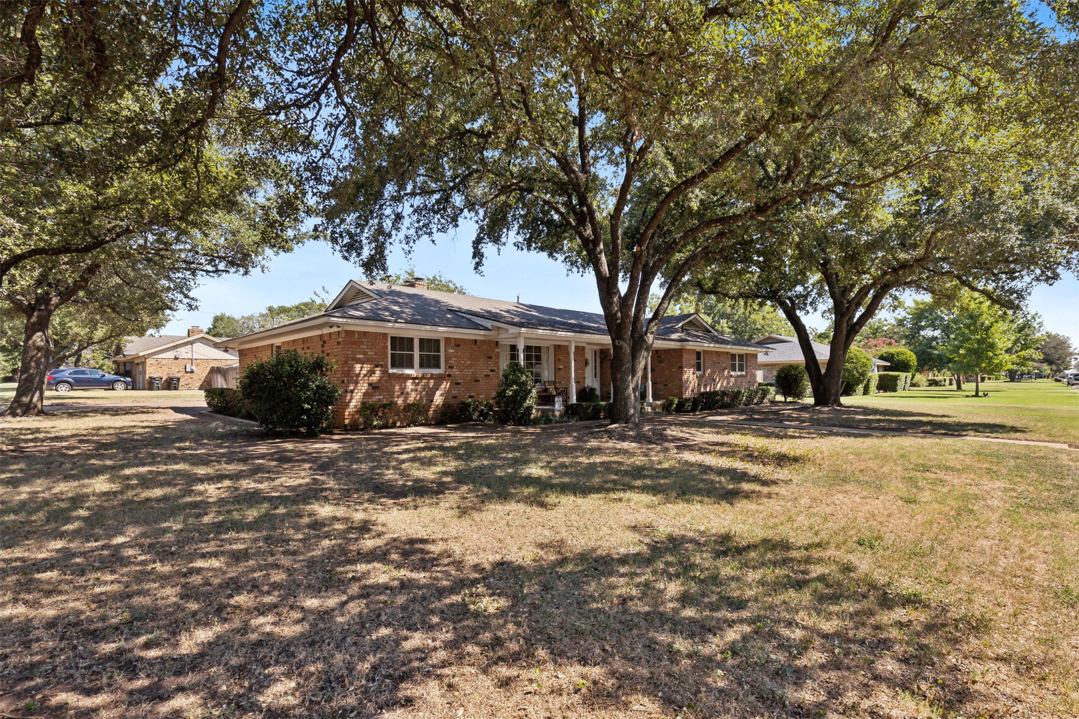 1236 Crestwood Drive Cleburne TX 76033