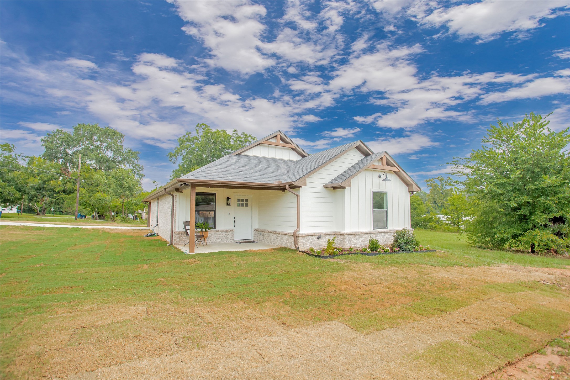 113 W Magnolia Street Troup TX 75789