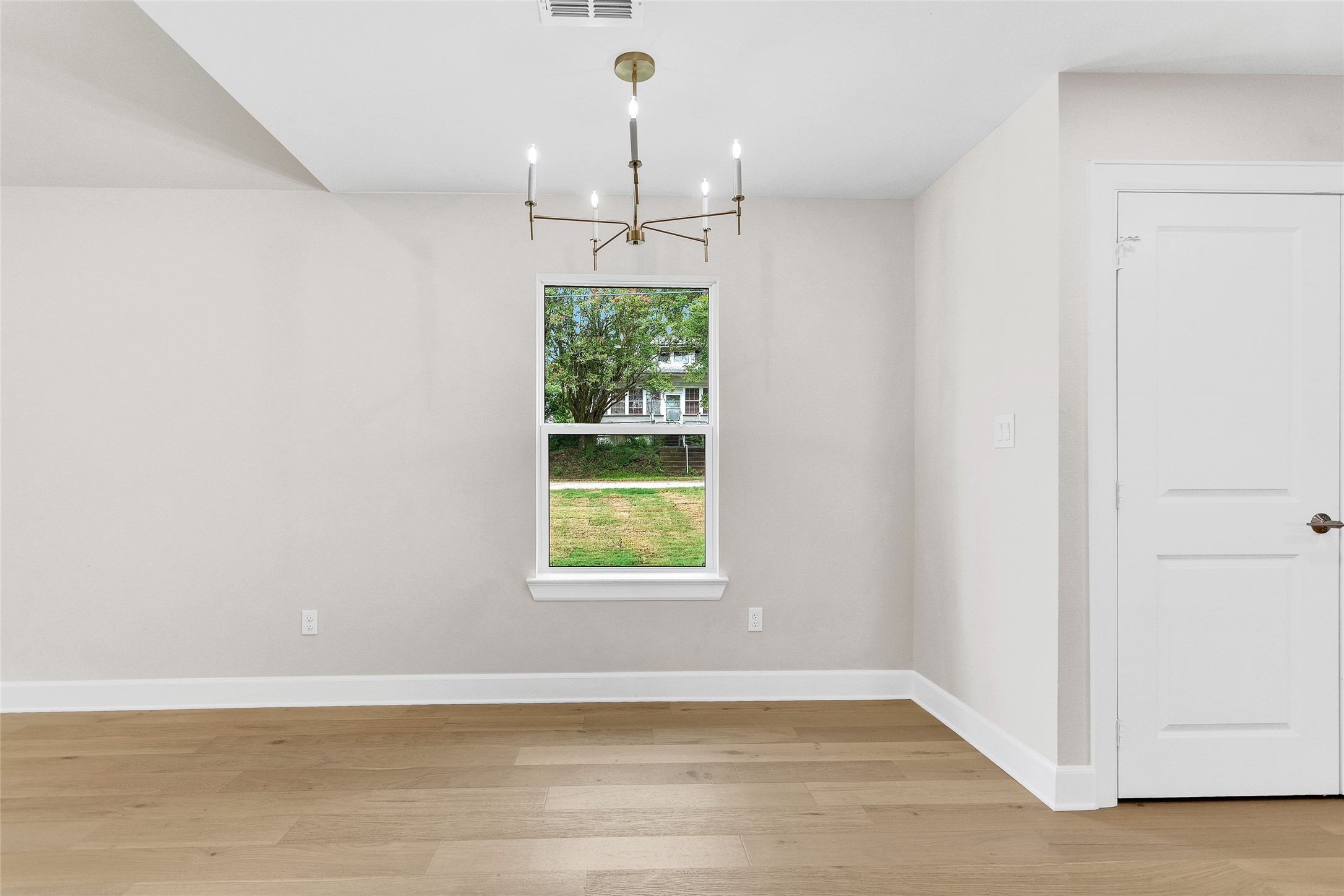 113 W Magnolia Street Troup TX 75789