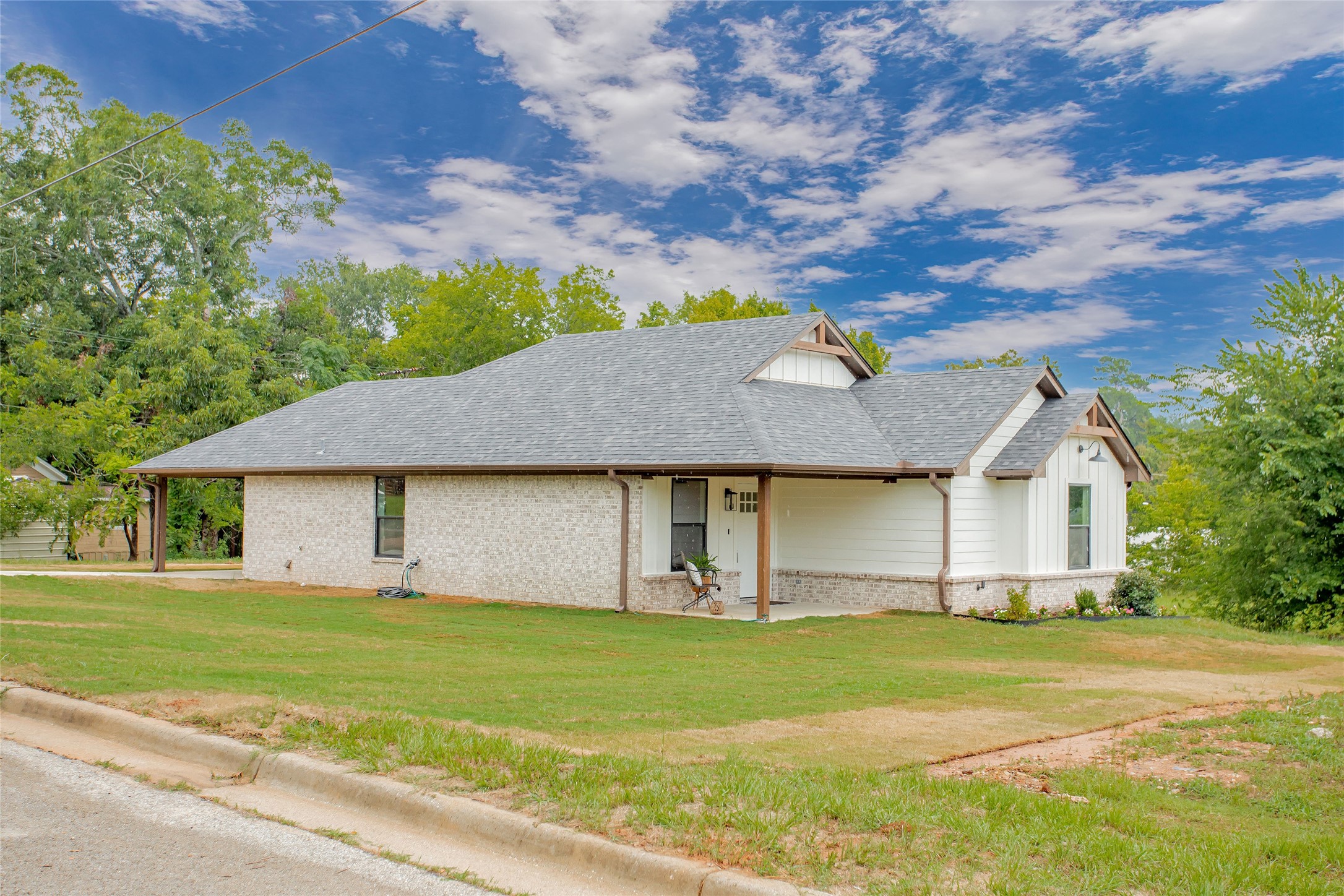 113 W Magnolia Street Troup TX 75789