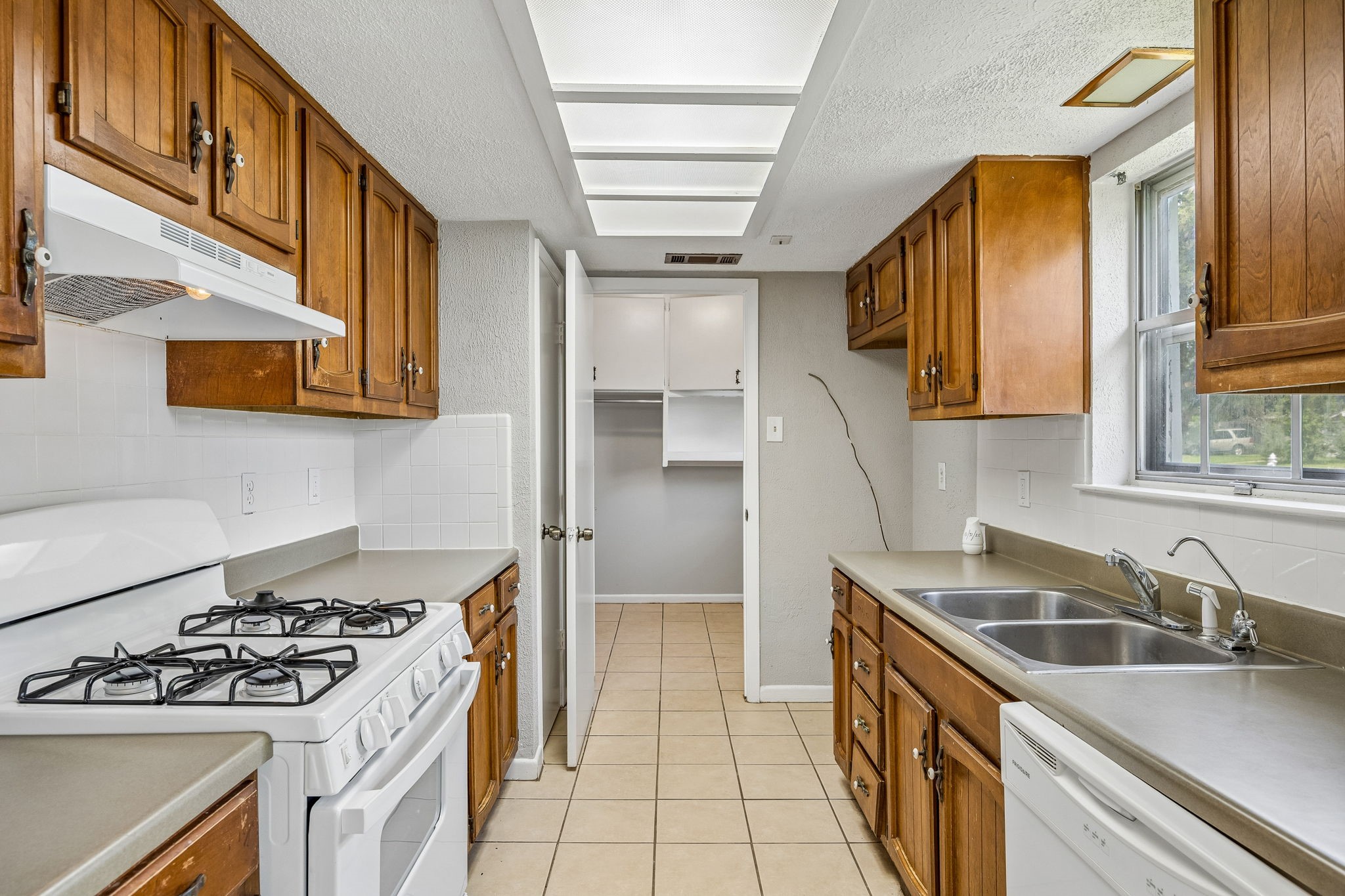 4118 Burning Tree Lane Garland TX 75042