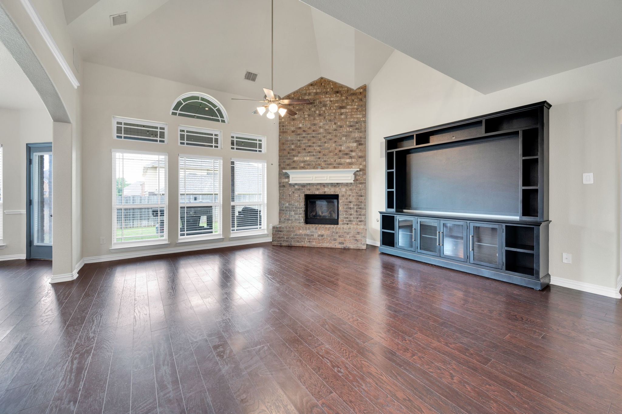 1611 Montelena Avenue Kennedale TX 76060