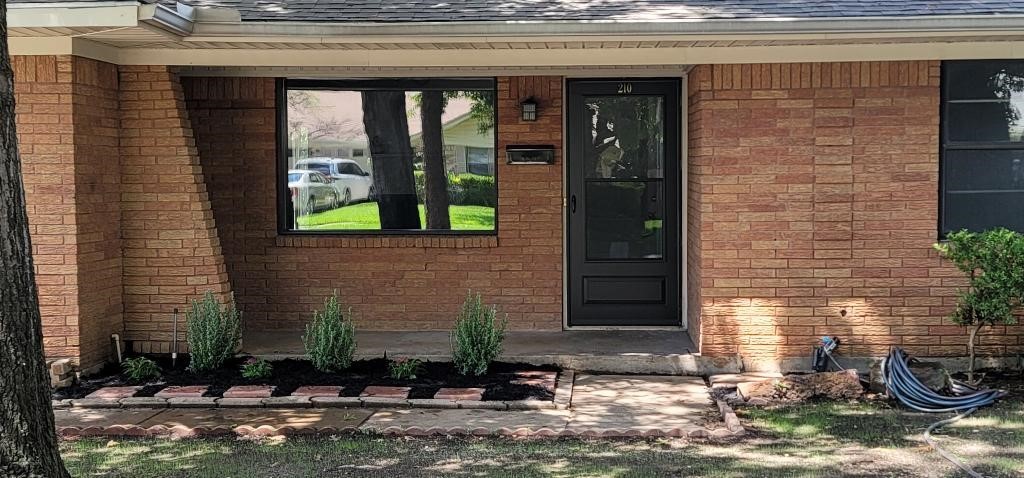 210 W Dorris Drive Grand Prairie TX 75051